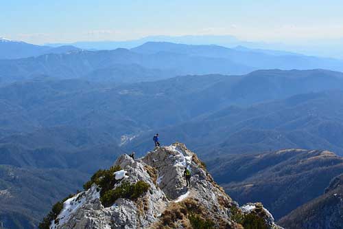 爬到山顶 爬到山顶