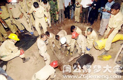 梦见帮别人埋死人 梦见帮别人埋死人