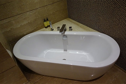 浴缸很脏 浴缸很脏